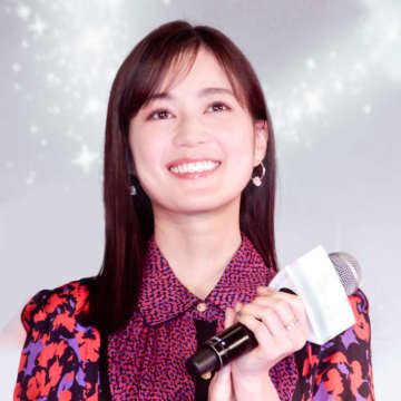 生田絵梨花、ギターを掻き鳴らすステージSHOTに反響「かっこいい」「自慢の推し」