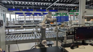 作業負荷軽減、お客様のおもてなしに 協働ロボットを新規導入！