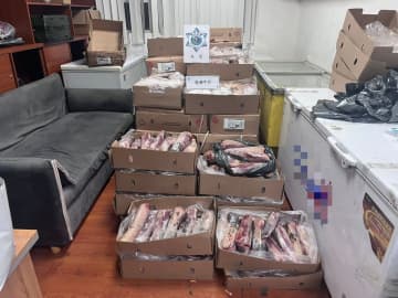 マカオ税関が運び屋向け密輸品供給拠点摘発…出所不明の冷凍牛タン約1375kg発見