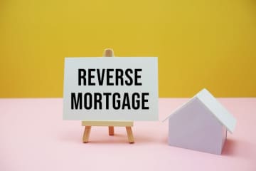 「リバースモーゲージ」なら、「築30年の自宅」を「担保」に老後資金を借りられると聞きました。どんな仕組みですか？