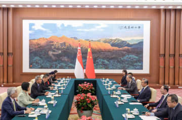 王毅氏、シンガポール外相と会談