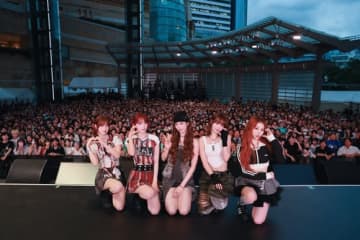 LE SSERAFIM、日本4thシングル「DIFFERENT」発売記念ショーケースを東京で開催！初披露のステージも