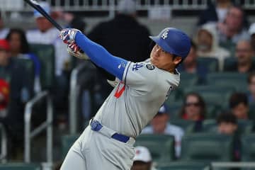 「凄いけど、なぜあれが入るんや!!」大谷翔平、驚愕の弾丸ライナーで日米通算300号達成！ 序盤は大飛球で凡退も「伏線回収感えぐい！」