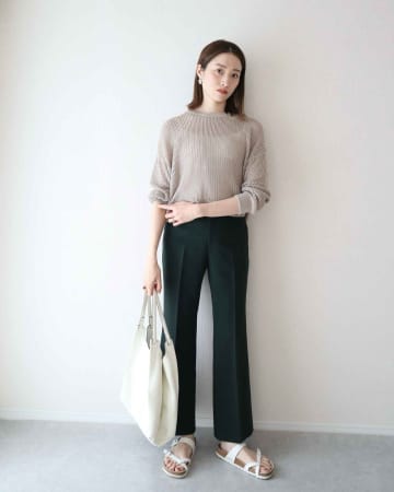週6で【ユニクロ】を着る30代ママ愛用！ 大人が狙いたい「シャレ見えパンツ」って？
