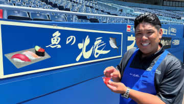ロッテ、井上晴哉さんが7月5日に「魚の北辰 柏タカシマヤ店」の1日店長