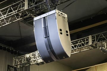 フランスのPA音響機器ブランド、L-Acousticsの最新サウンドを体験