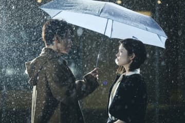 日本版『私の夫と結婚して』第1・2話あらすじ＆場面写真が公開　小芝風花“美紗”は夫と親友に復讐を決意