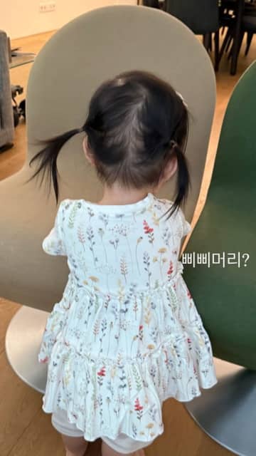 “イ・ビョンホンの奥さま”女優イ・ミンジョン、1歳娘の可愛すぎるツインテール姿を公開！【PHOTO】