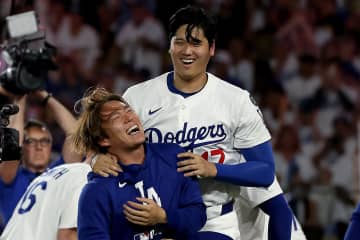 「大谷先輩がいじりそうだね」山本由伸、限定ボブルヘッドの“ハチマキ×短パン”姿にネット総ツッコミ！「これ考えた人に座布団あげたい」
