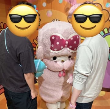 混乱必死！脅してる様にしか見えない、サンリオキャラ"ピアノちゃん"を囲む写真が爆笑を呼ぶ