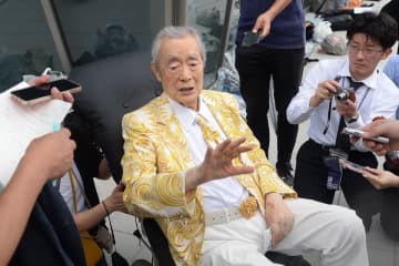 フジメディアＨＤ株主総会にドクター中松氏が出席〝フジ再生ドクトリン〟を議長あてに提出