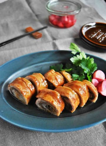冷めても絶品！甘酢だれでご飯がすすむ「なすの焼豚ロール」