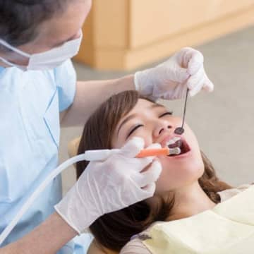 骨粗しょう症の治療薬では顎の骨が壊死する副作用の予防策が大切【クスリ社会を正しく暮らす】
