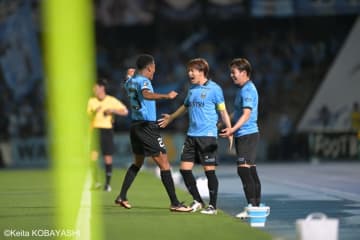 3得点の川崎Fが2戦ぶり白星で5位浮上！…新潟は粘り見せるも入江徹監督の初陣飾れず