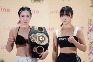 フェースオフで思わず笑み「かわいい…ほれぼれする」　前日計量で世界王者・黒木優子が鈴木なな子と対峙
