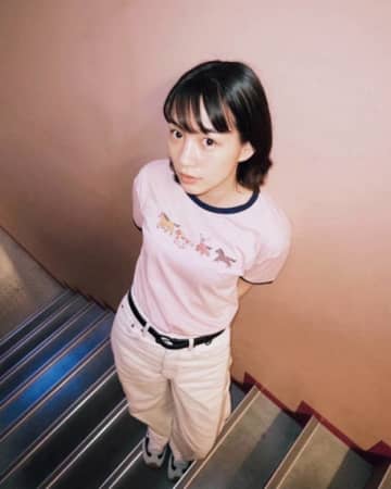 のん、ユニークなTシャツを着こなした私服SHOTに反響「良い………」「とってもよく似合いますね」