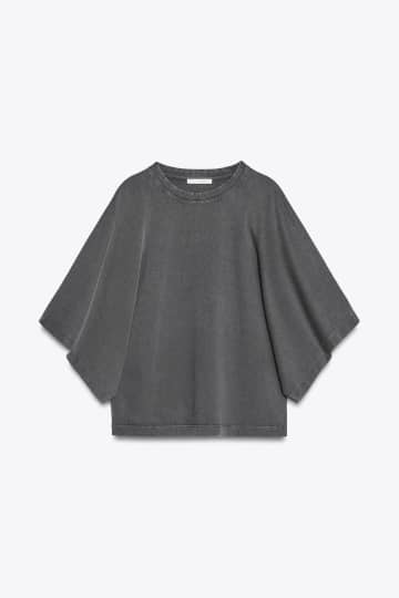 【ZARA】ゆったり袖の「Tシャツ」でおしゃれにカバー！