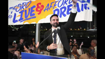 NY市長選の民主党予備選で「大番狂わせ」　リベラル派の州議会議員が“勝利”