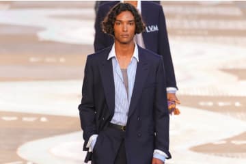 ルイ・ヴィトン 2026年春夏メンズコレクション、“太陽”を思わせるインドの感性を反映