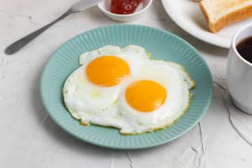 「朝食を抜く」を英語で言うと？