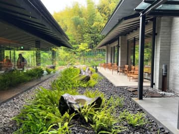 【熱海】静かな雨と朝ごはんの癒し旅。「SOKI ATAMI」で味わう、心ほどけるひととき