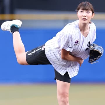 「一番緊張する」「悔しい笑」185cm・狩野舞子が“ノーバン始球式の舞台裏”を告白！「伊東さん、すみませんでした」
