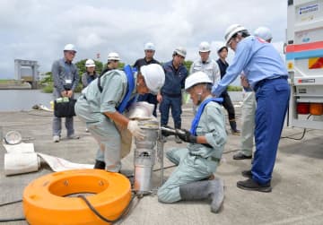 災害対策機器、操作学ぶ　国交省講習会　茨城県7市職員参加
