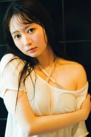 元SKE48・江籠裕奈、女神感あふれる美肌ショット披露　3rd写真集先行カット公開