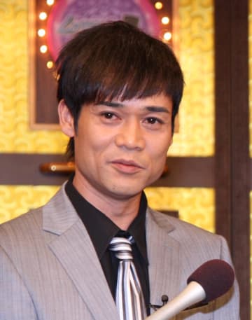 名倉潤「娘の15回目の誕生日」に親子3ショットを公開→「満里奈ちゃんそっくり」「素敵なファミリー」と反響
