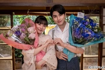 芳根京子＆本田響矢「波うららかに、めおと日和」2人そろって仲良くクランクアップ！