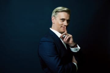 アダム・クーパー「舞台の上で観客からの愛を感じたい」新演出『コーラスライン』への思い語る