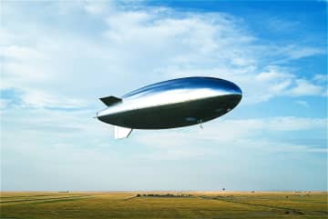 ソフトバンクが飛行船型の“空飛ぶ基地局”、2026年にプレ商用サービス提供へ