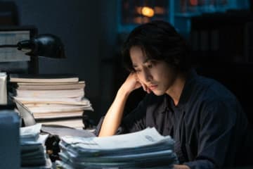 「Sライン」イ・スヒョク、刑事役でファンタジースリラー…キャラクタースチール公開