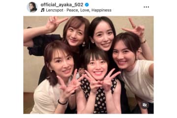 出産、結婚と相次ぐおめでた　セーラー戦士集結の1枚…小松彩夏が公開で反響「みんな輝いてる」