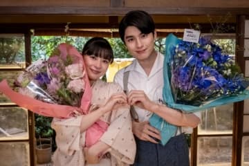 芳根京子＆本田響矢、『波うららかに、めおと日和』笑顔と涙のクランクアップ！「2人でボロ泣きだね…」
