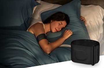 ガーミン初、睡眠モニター特化のアームバンド型デバイス