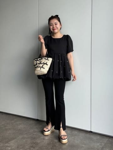 シンプル夏コーデは黒ブラウスでおしゃれ見え！着やせまで叶えてくれる♡こなれスタイル5選
