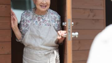 あら、おかえりなさい…年収700万円の41歳サラリーマン、念願のマイホーム購入から1年で“自宅恐怖症”に。原因は「リビングでくつろぐ69歳・義母」の存在【FPの助言】