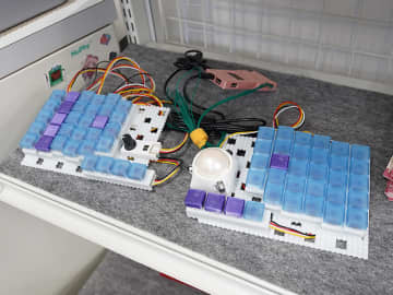 モジュール志向の自作キーボードキット「くっつきー スターターセットDX」