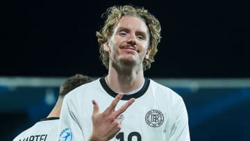 『ハリー・ポッター』にいそうな“巨神”サッカー選手が大ブレイク！世界的強豪国の10番を背負い無双中