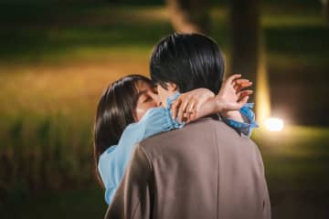 新水曜ドラマ『海老だって鯛を釣りたい』　大胆なキスシーンを含む第1話場面写真が公開！ PR動画&第1話ゲストも解禁