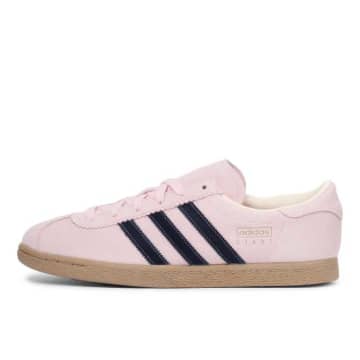 adidasの限定カラー「STADT」に注目♡飯島望未が纏う夏の一足