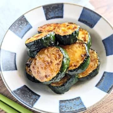 【ズッキーニ1本で感動副菜！】「白だしって天才…」「これ毎日食べたい」焼き漬けレシピが夏にバズる予感