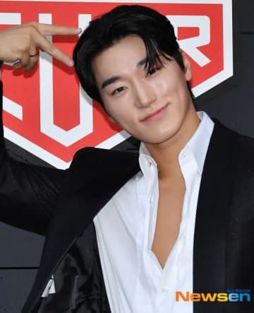 【PHOTO】ATEEZのSAN、パク・ヒョンシクら、ブランド「タグ・ホイヤー」のイベントに出席