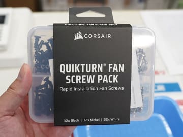 ファンを簡単に取り付けできるCORSAIRのネジセット「QuikTurn Fan Screw Pack」