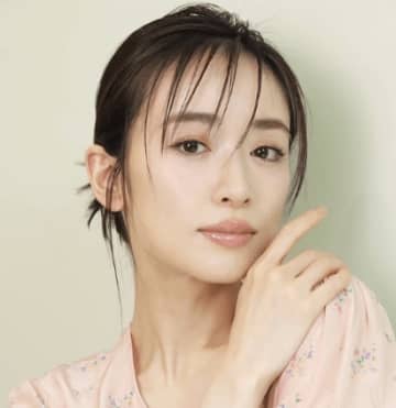 「未熟な二人ではございますが…」モデル・泉里香が谷口彰悟と結婚　美男美女夫婦の誕生に祝福の声殺到