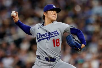 山本由伸の「バックを守るのは楽しい」　同僚マンシー絶賛…驚いた“魔球”の変化