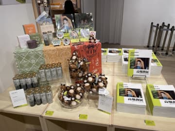 「高畑勲展」グッズを撮り下ろしで紹介。ジブリ関連商品がズラり！でかいパンダに乗って写真が撮れるフォトスポットも