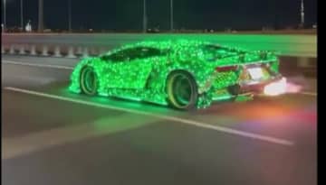 ド派手な電飾で火を噴く「ランボルギーニ」違法改造の高級車を不正に車検通させたか…カスタムショップ社長ら6人の男を逮捕