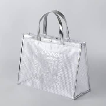 紀ノ国屋「クリアミディアムバッグ」に新色登場！　コーディネートに華やかさを添える3色